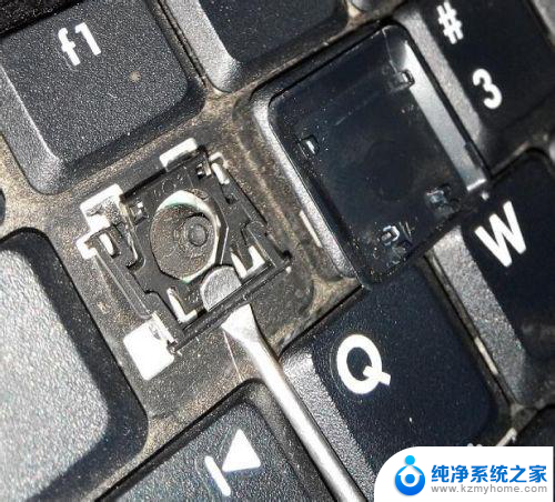 键盘上的按键掉了怎么安装啊 笔记本键盘按键掉了怎么安装回去