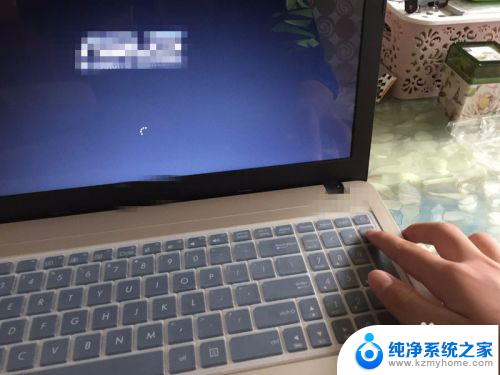 win10系统运行中关机 Win10系统电脑开机时出现正在关机怎么办